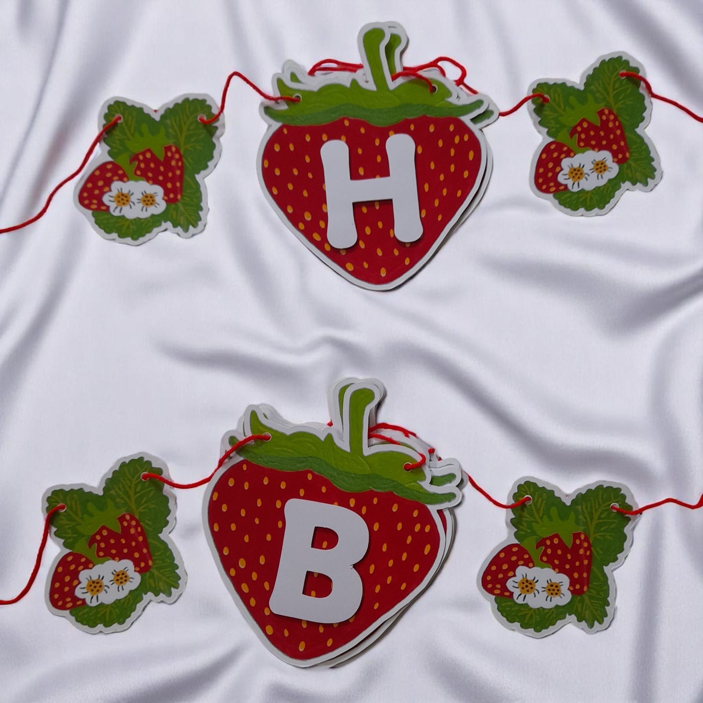 Partybus – Strawberry Happy Birthday Banner with name
